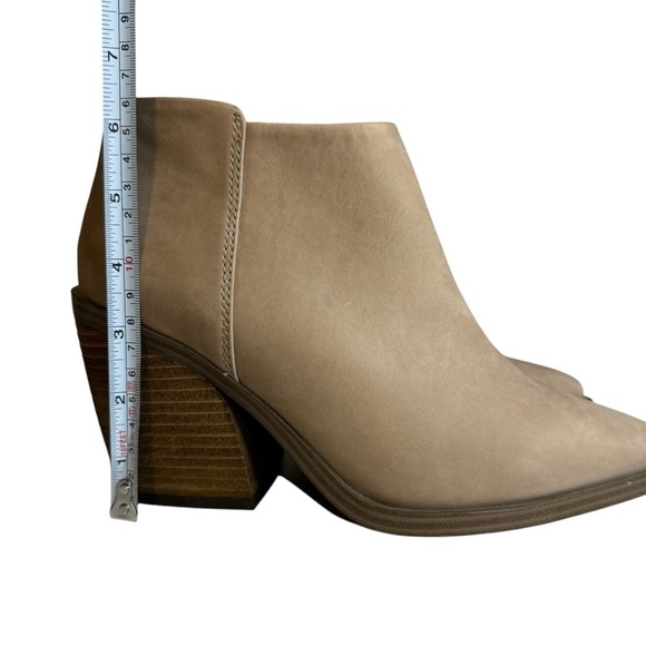 VINCE CAMUTO Geeanne Nubuck Leather Western Booties heeled boots shoes womens 8W - Picture 12 of 12